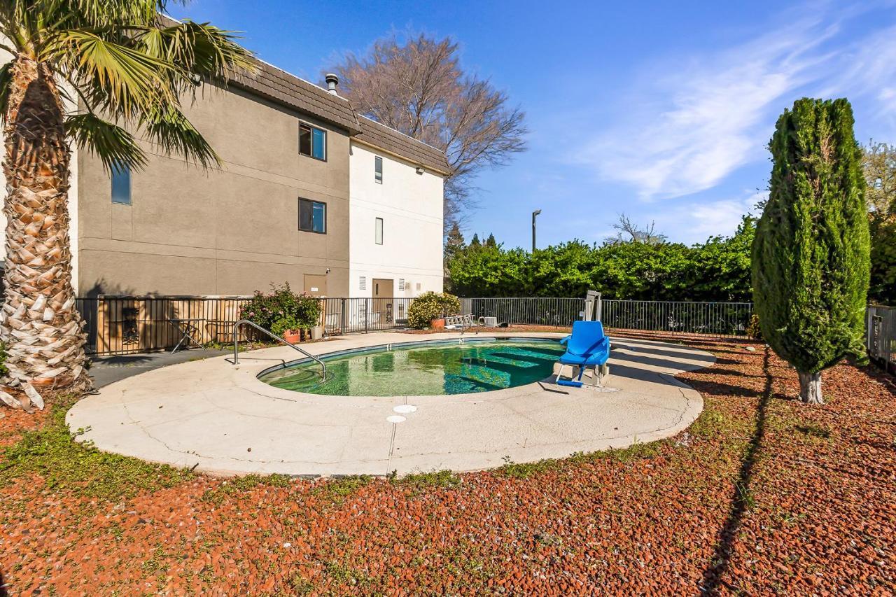 Sutter Inn Yuba City Exterior foto